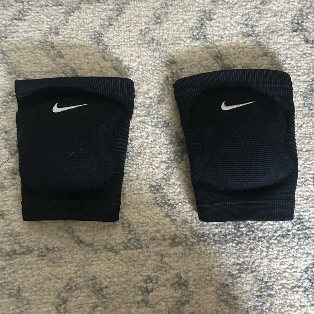 Nike volleyball knee pads